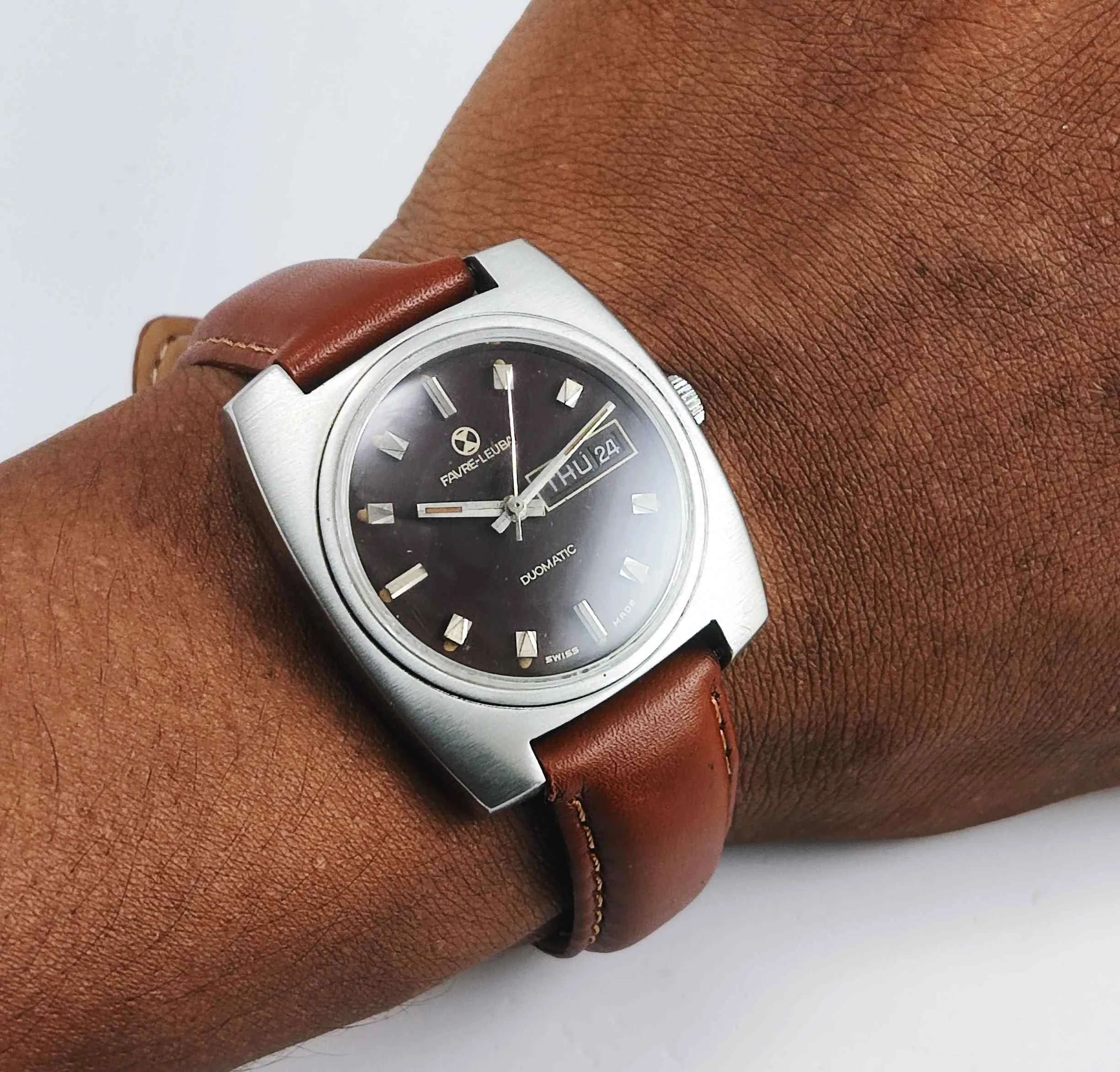 Favre Leuba Duomatic 908 Maroon Red Dial Automatic 17 Jewels Men's Wrist Watch